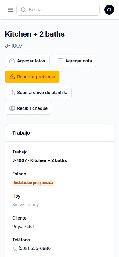 The same field app in Spanish, with photo, note and check buttons
